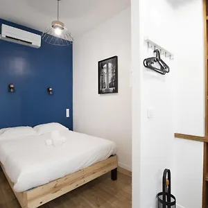https://superbe-studio-proche-tour-eiffel.fr-paris.fr